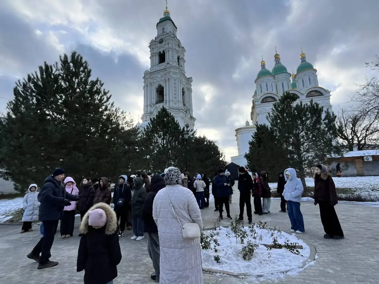 Алдар Лиджиков: По инициативе Главы Республики Калмыкия Бату Сергеевича Хасикова продолжаем добрую традицию и отправляем наших детей в познавательные поездки в близлежащие города Алдар Лиджиков: По инициативе Главы Республики Калмыкия Бату Сергеевича Хасикова продолжаем добрую традицию и отправляем наших детей в познавательные поездки в близлежащие города