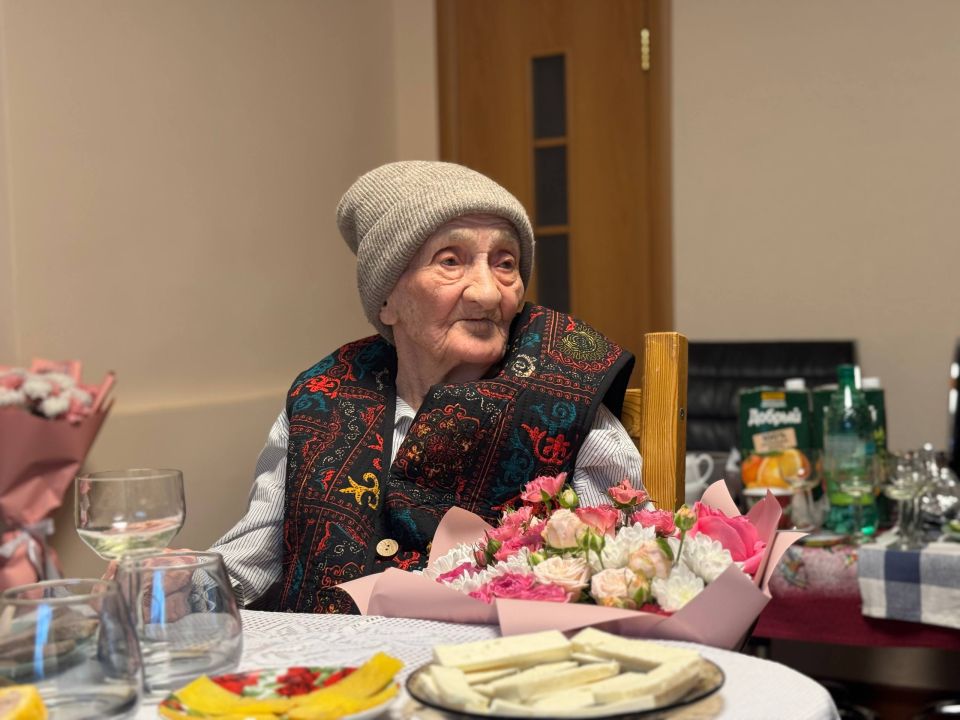 ������� ���� 100-������ ������ �������� ��������� ����� ������������ ��������