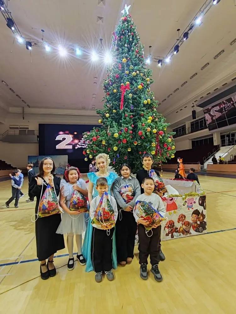 В спортивном комплексе «Ойрат-арена» состоялась традиционная новогодняя ёлка Главы Республики Калмыкия В спортивном комплексе «Ойрат-арена» состоялась традиционная новогодняя ёлка Главы Республики Калмыкия