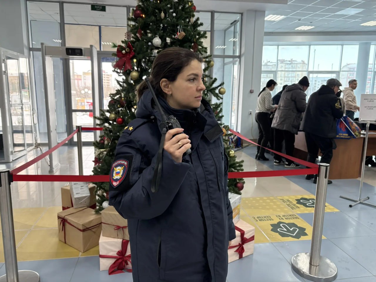 Полиция обеспечила безопасность на главной новогодней ёлке Калмыкии Полиция обеспечила безопасность на главной новогодней ёлке Калмыкии