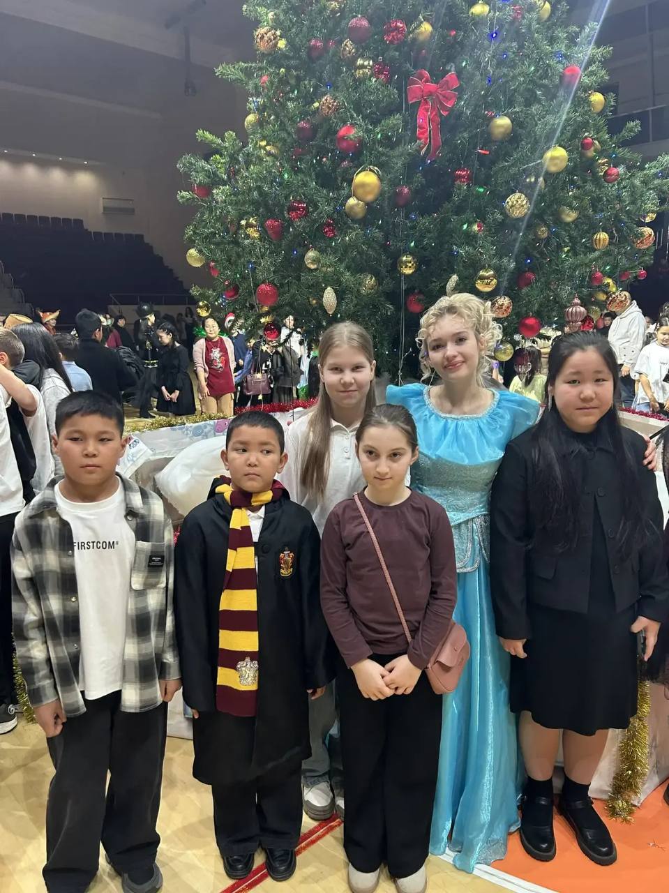 В спортивном комплексе «Ойрат-арена» состоялась традиционная новогодняя ёлка Главы Республики Калмыкия В спортивном комплексе «Ойрат-арена» состоялась традиционная новогодняя ёлка Главы Республики Калмыкия