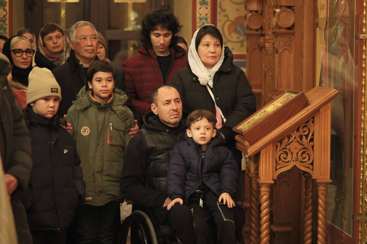 Глава Калмыкии Бату Хасиков поздравил жителей республики со светлым праздником Рождества Христова Глава Калмыкии Бату Хасиков поздравил жителей республики со светлым праздником Рождества Христова