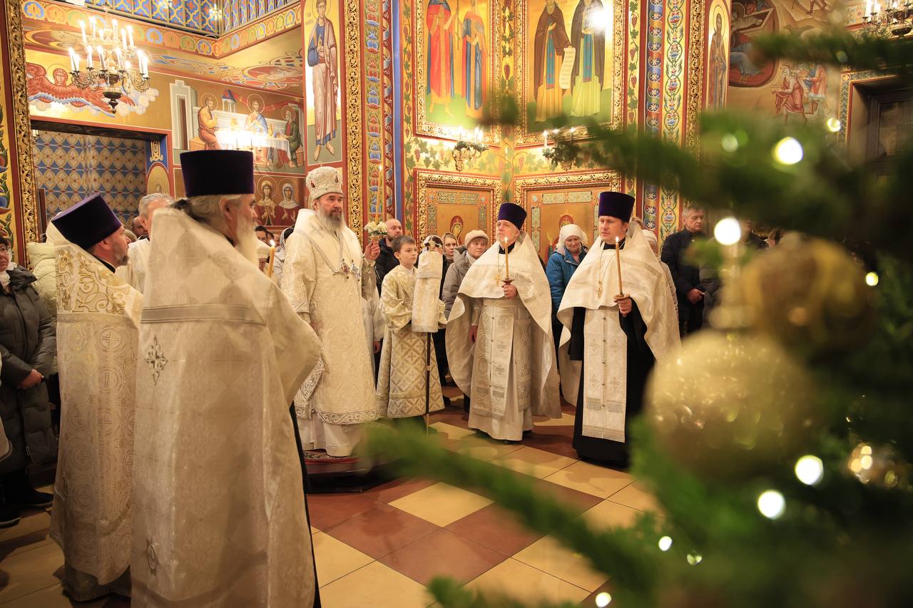 Глава Калмыкии Бату Хасиков поздравил жителей республики со светлым праздником Рождества Христова Глава Калмыкии Бату Хасиков поздравил жителей республики со светлым праздником Рождества Христова