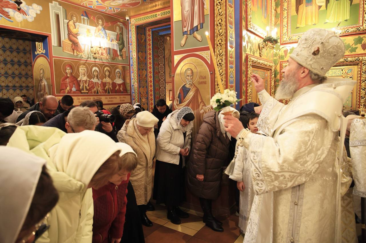 Глава Калмыкии Бату Хасиков поздравил жителей республики со светлым праздником Рождества Христова Глава Калмыкии Бату Хасиков поздравил жителей республики со светлым праздником Рождества Христова