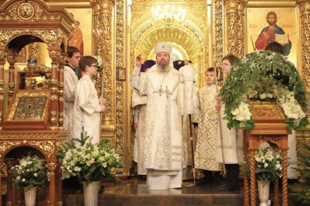 Глава Калмыкии Бату Хасиков поздравил жителей республики со светлым праздником Рождества Христова