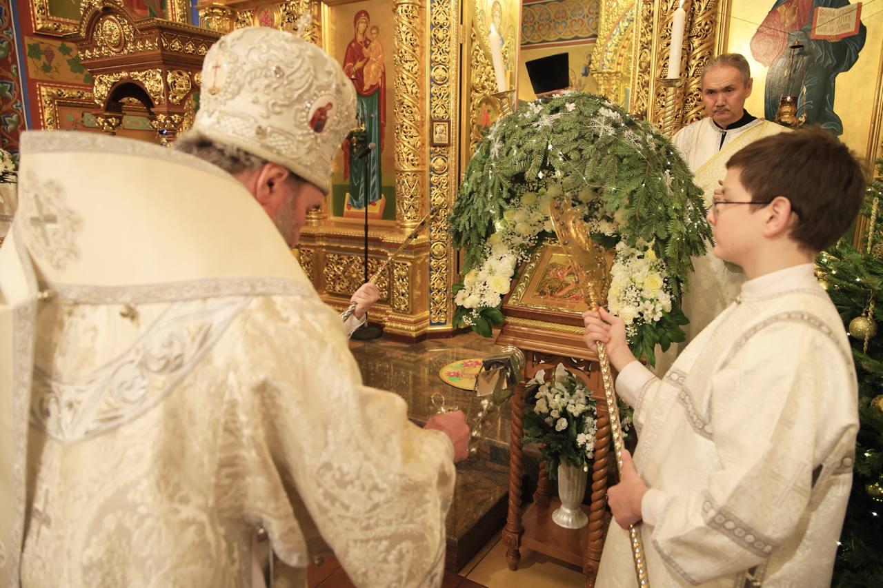 Глава Калмыкии Бату Хасиков поздравил жителей республики со светлым праздником Рождества Христова Глава Калмыкии Бату Хасиков поздравил жителей республики со светлым праздником Рождества Христова