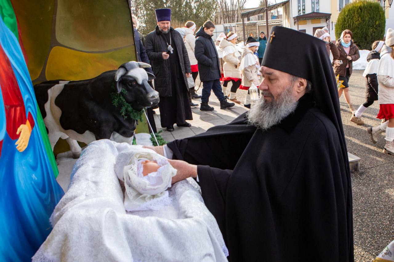 Глава Калмыкии Бату Хасиков поздравил жителей республики со светлым праздником Рождества Христова Глава Калмыкии Бату Хасиков поздравил жителей республики со светлым праздником Рождества Христова