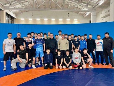Спортсмены БУ ДО РК "РСШОР по борьбе" проходят учебно-тренировочные сборы под руководством старшего тренера-преподавателя отделения греко-римской борьбы Джангара Викторовича Бачаева, тренеров-преподавателей Максима...