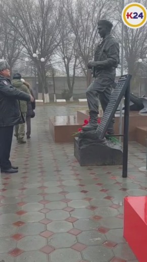 Руководство администрации Лаганского района разделили эту минуту памяти и благодарности герою Мингияну Лиджиеву