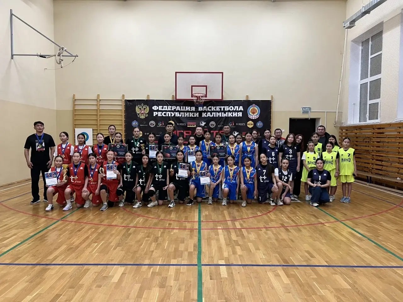 8 и 9 января в спортивном зале Троицкой СОШ прошёл Республиканский новогодний турнир по баскетболу среди юношей и девочек 2012 г.р. и младше