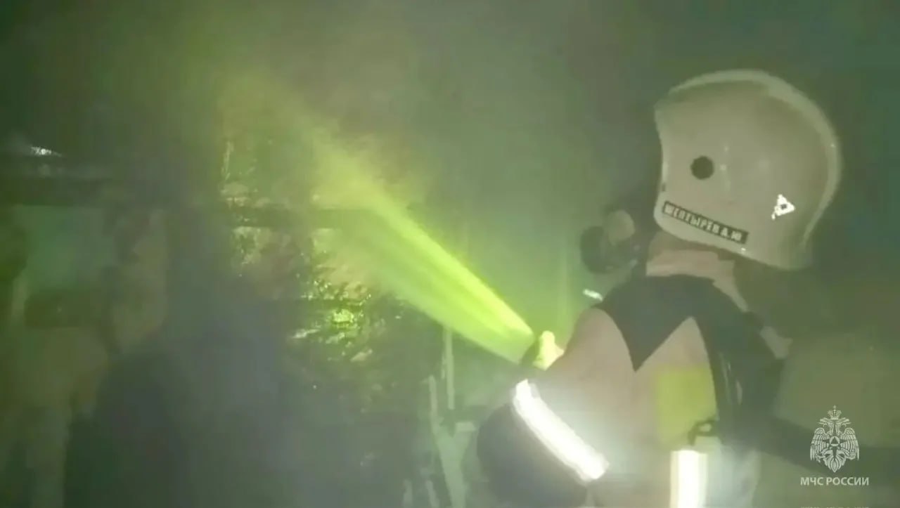 В Городовиковском районе ликвидировали пожар в многоквартирном жилом доме В Городовиковском районе ликвидировали пожар в многоквартирном жилом доме