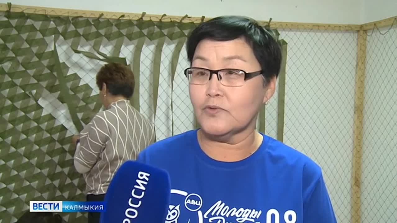 «Укрыть» своей заботой.. Жительница посёлка Оргакин Ики-Бурульского района Наталия Черкасова каждый день преодолевает километры, чтобы помочь фронту. Вместе с активистами благотворительного фонда «Воин Степи» в Элисте она...