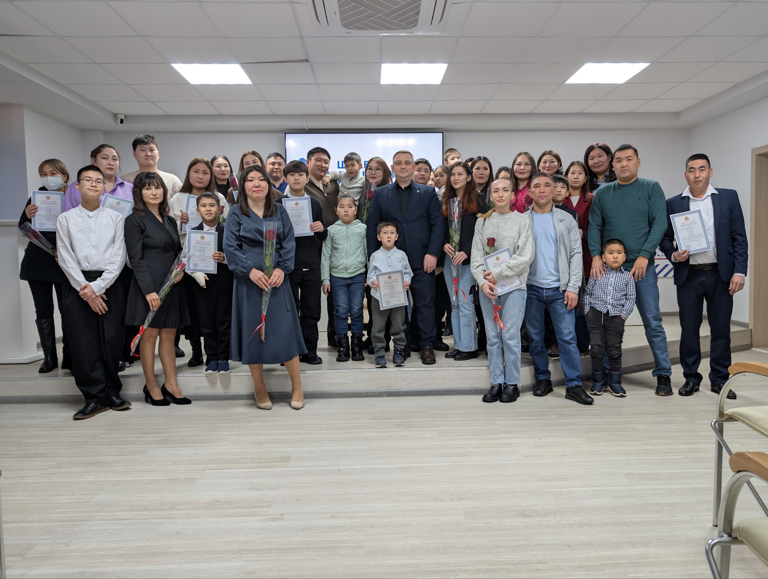 Максим Сорокин: Молодые семьи Элисты!. Хорошая новость! Начался приём заявок на участие в подпрограмме #ПоддержкаМолодыхСемей г. Элисты» на 2027 г. Документы принимаются каждый понедельник 9.00-18.00. Консультации –... Максим Сорокин: Молодые семьи Элисты!. Хорошая новость! Начался приём заявок на участие в подпрограмме #ПоддержкаМолодыхСемей г. Элисты» на 2027 г. Документы принимаются каждый понедельник 9.00-18.00. Консультации –...