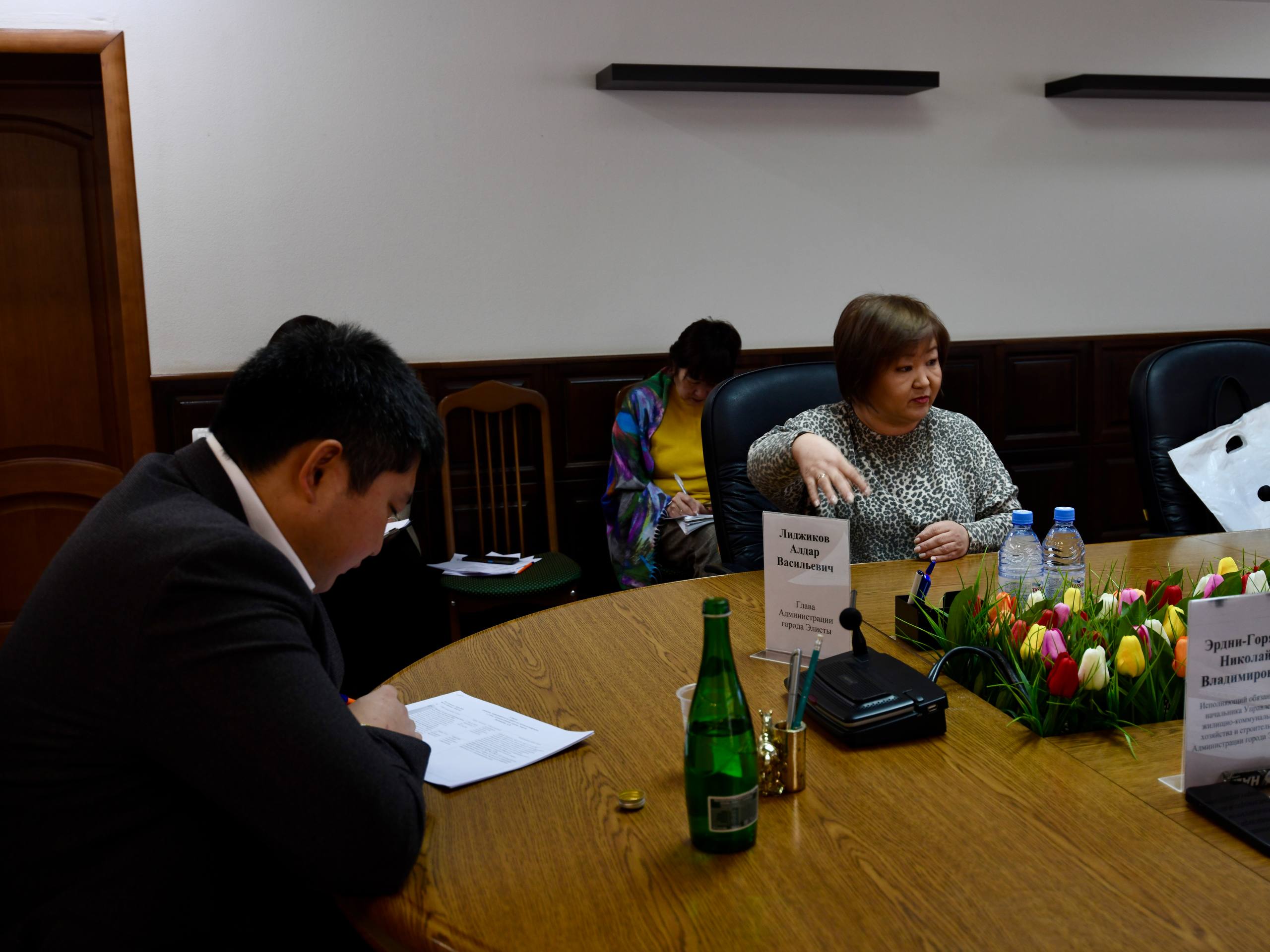 Алдар Лиджиков: С сегодняшнего дня начинаем череду традиционных приемов граждан, где каждый элистинец напрямую может задать свой вопрос по всем направлениям деятельности Администрации города Элисты Алдар Лиджиков: С сегодняшнего дня начинаем череду традиционных приемов граждан, где каждый элистинец напрямую может задать свой вопрос по всем направлениям деятельности Администрации города Элисты