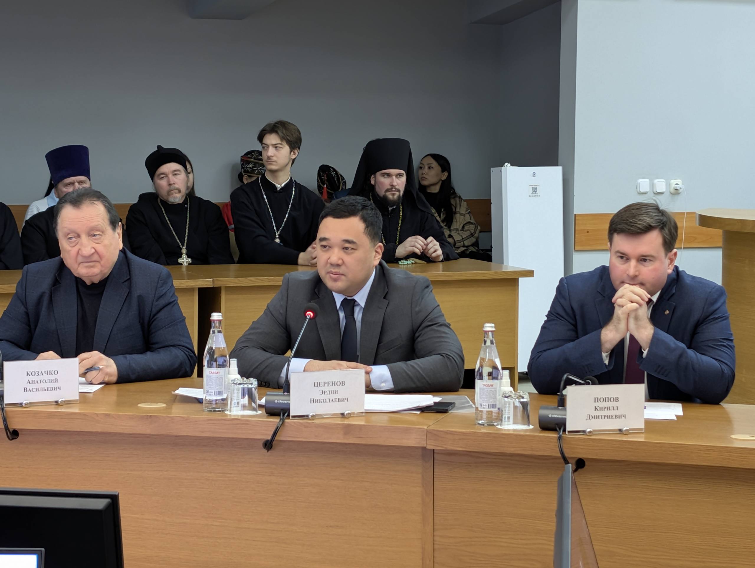 Элиста вновь объединяет людей в год празднования 80-летия явления Христа Спасителя Элиста вновь объединяет людей в год празднования 80-летия явления Христа Спасителя