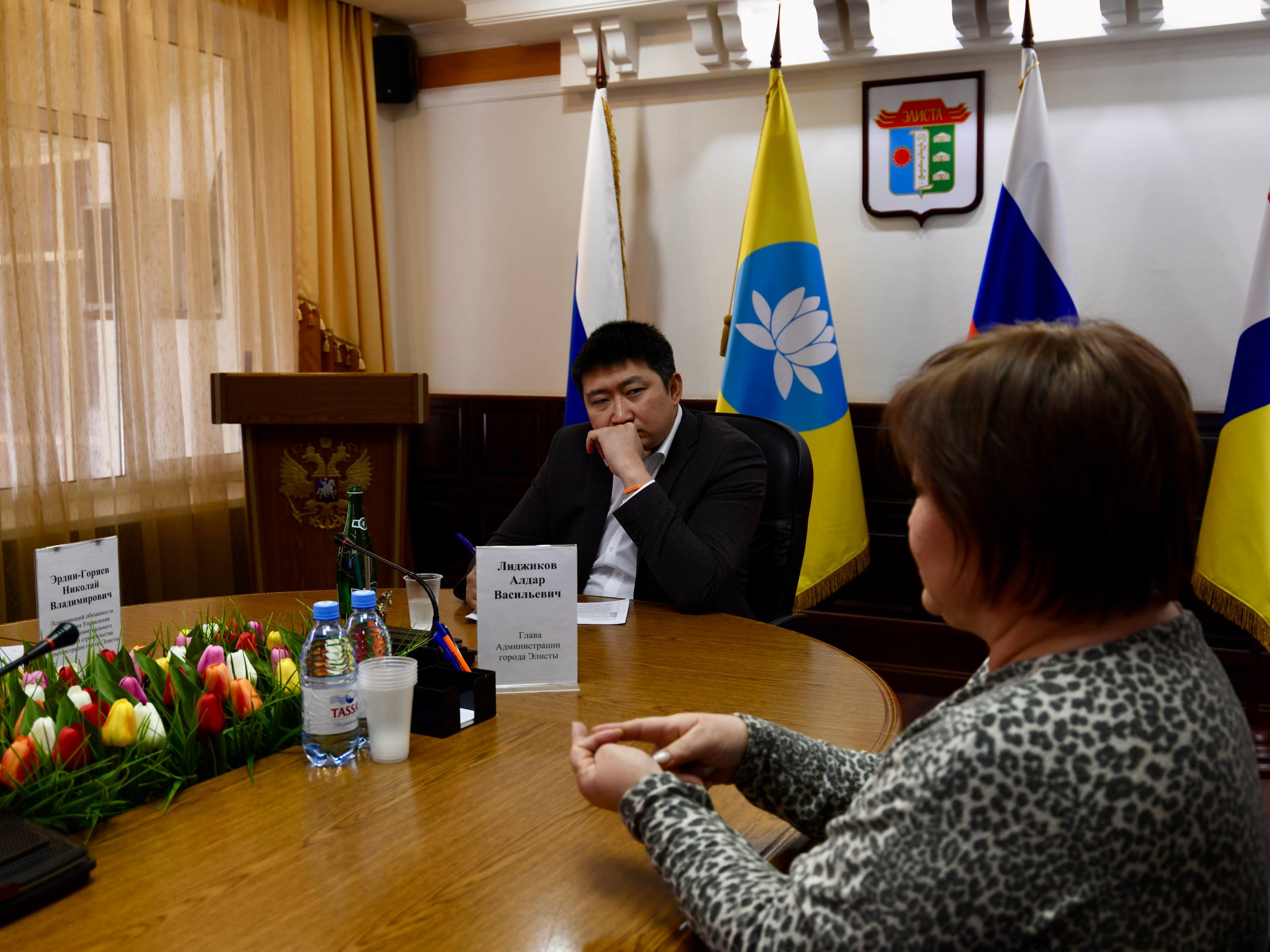Алдар Лиджиков: С сегодняшнего дня начинаем череду традиционных приемов граждан, где каждый элистинец напрямую может задать свой вопрос по всем направлениям деятельности Администрации города Элисты Алдар Лиджиков: С сегодняшнего дня начинаем череду традиционных приемов граждан, где каждый элистинец напрямую может задать свой вопрос по всем направлениям деятельности Администрации города Элисты