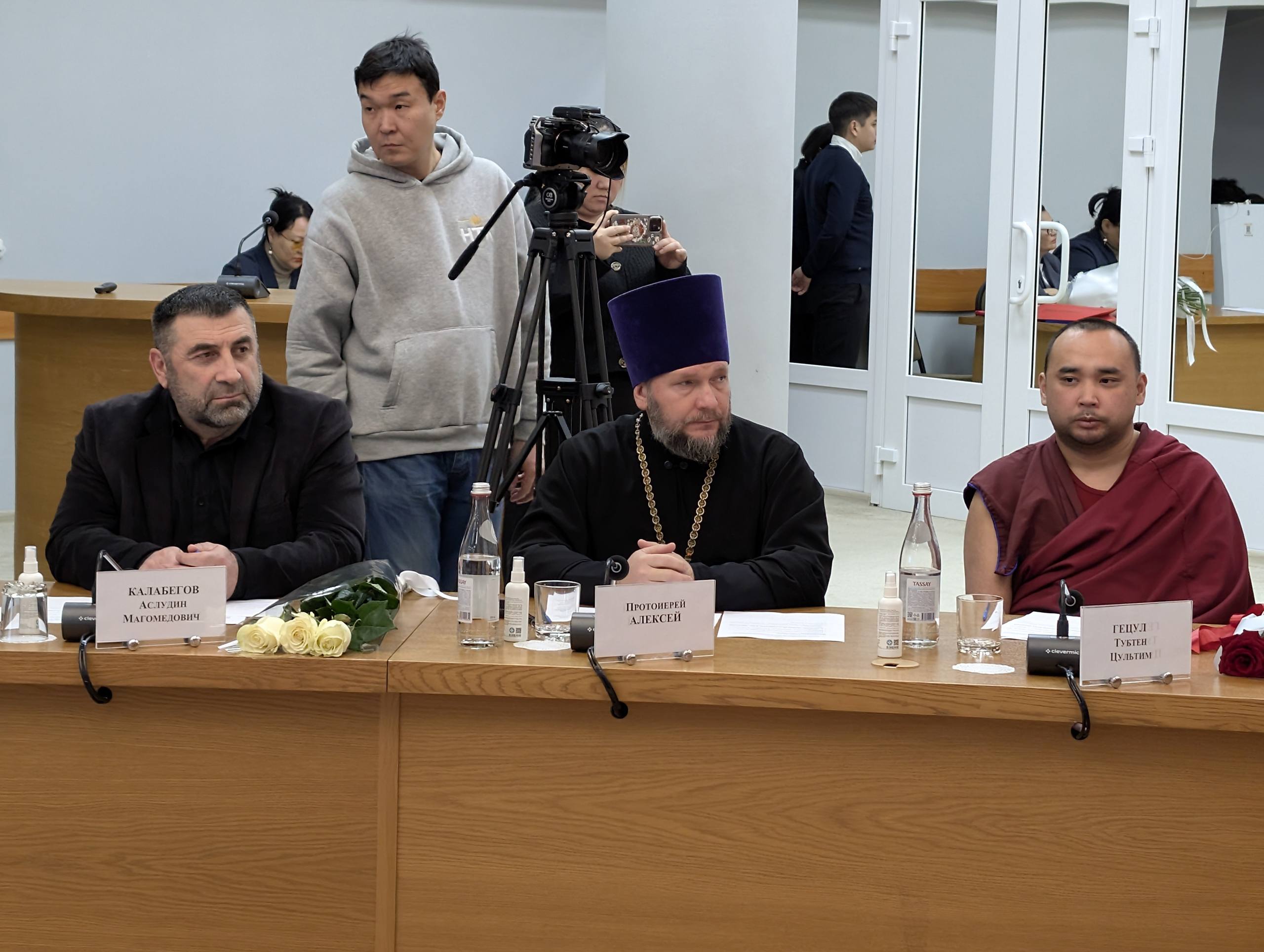 Элиста вновь объединяет людей в год празднования 80-летия явления Христа Спасителя Элиста вновь объединяет людей в год празднования 80-летия явления Христа Спасителя