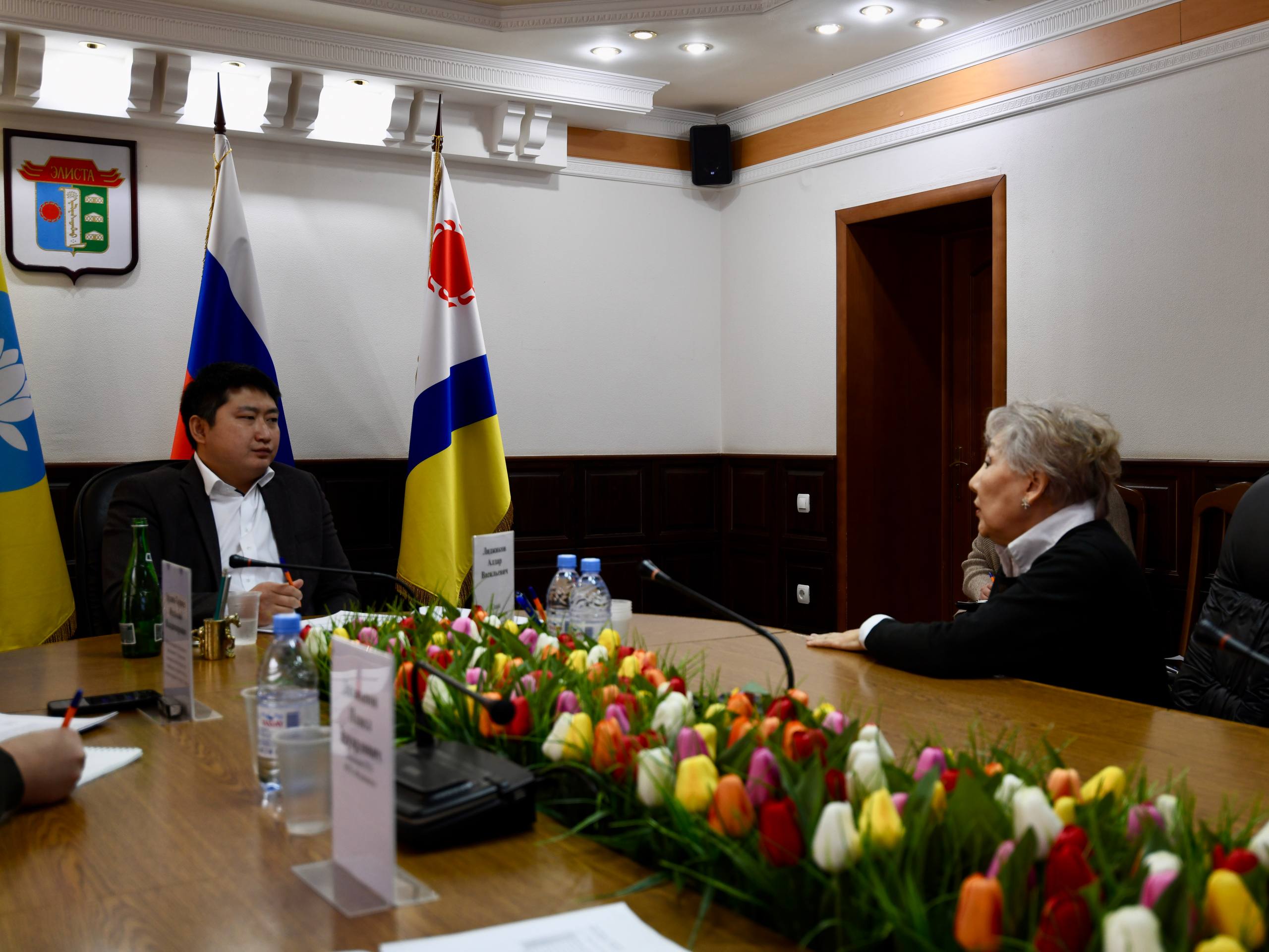 Алдар Лиджиков: С сегодняшнего дня начинаем череду традиционных приемов граждан, где каждый элистинец напрямую может задать свой вопрос по всем направлениям деятельности Администрации города Элисты Алдар Лиджиков: С сегодняшнего дня начинаем череду традиционных приемов граждан, где каждый элистинец напрямую может задать свой вопрос по всем направлениям деятельности Администрации города Элисты