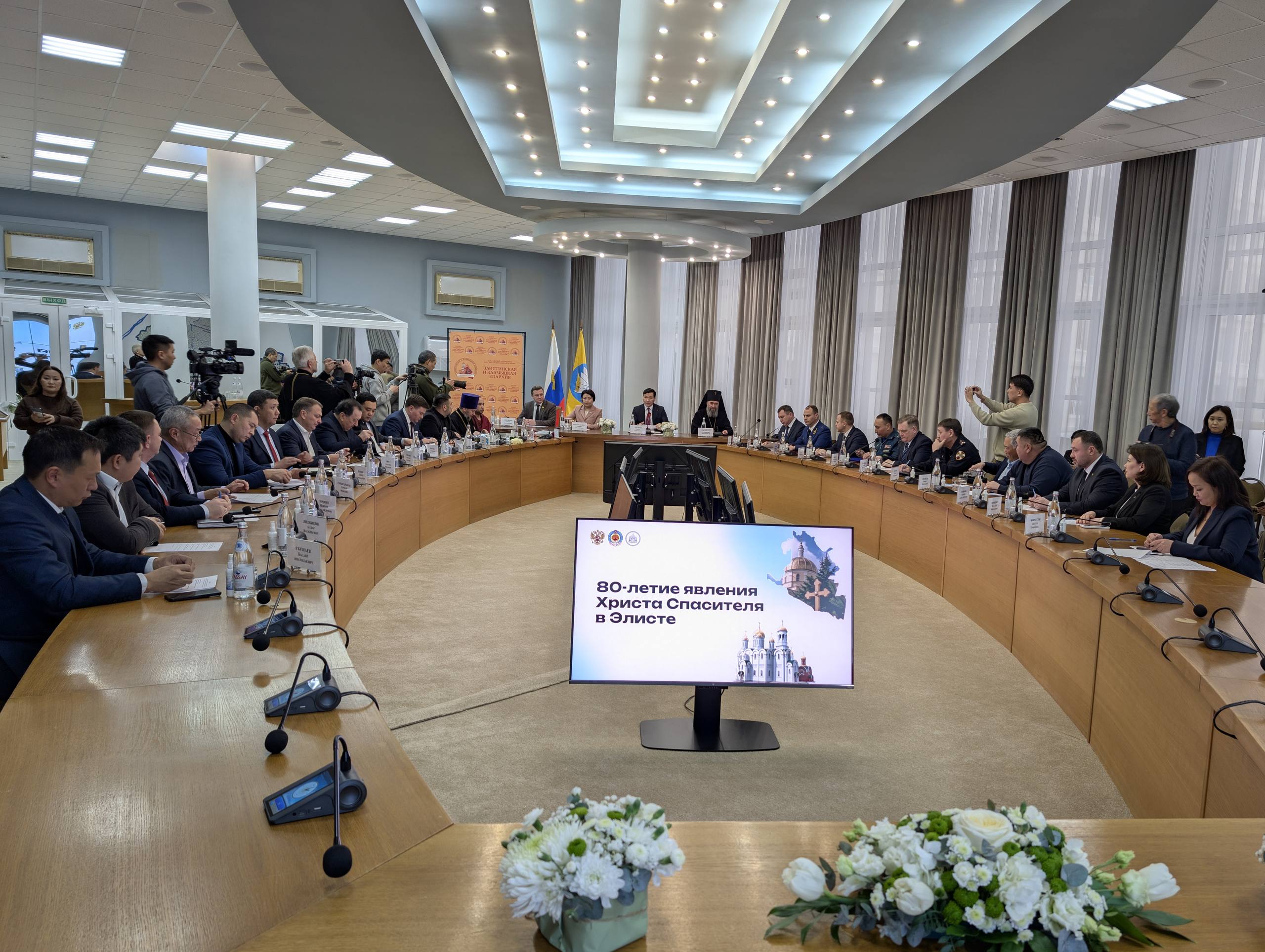 Элиста вновь объединяет людей в год празднования 80-летия явления Христа Спасителя Элиста вновь объединяет людей в год празднования 80-летия явления Христа Спасителя