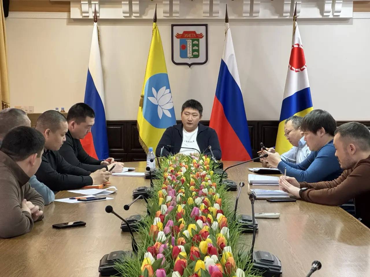 Алдар Лиджиков: Провели оперативный штаб с руководителями всех городских служб