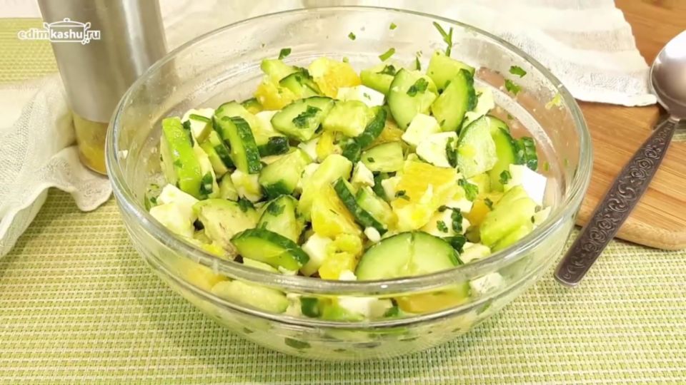 Сочный салат с авокадо и апельсином: быстро и вкусно