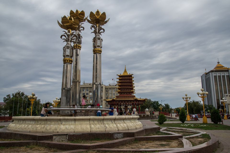 По поручению руководителя республики Глава города – Председатель ЭГС Максим Сорокин и сити-менеджер Элисты Алдар Лиджиков побывали в Казанском кафедральном соборе