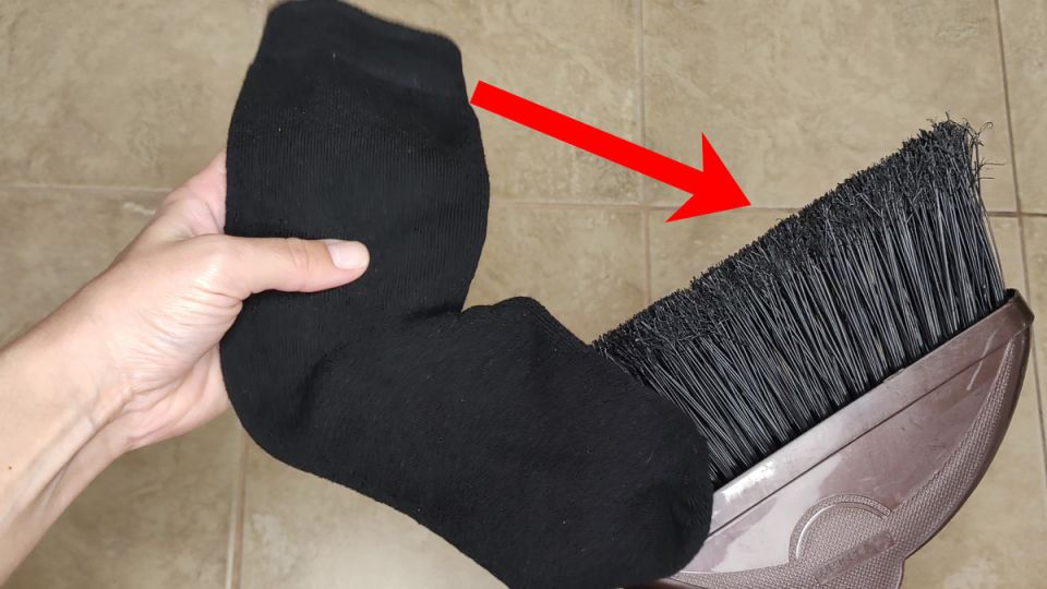 Избавьтесь от пыли и грязи с помощью необычного приспособления