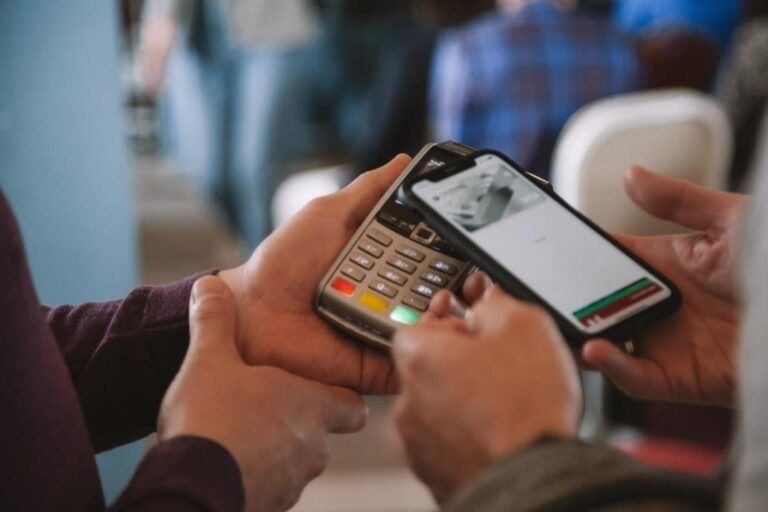 Новый универсальный QR-код для расчетов: начало эры без банковских привязок