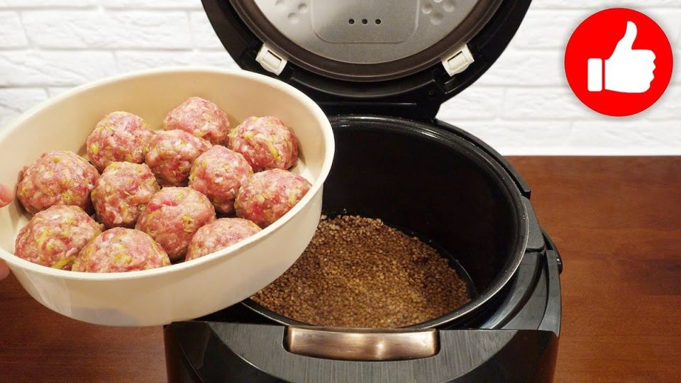 Необычные котлеты с кабачком и моцареллой: идеальный ужин в мультиварке