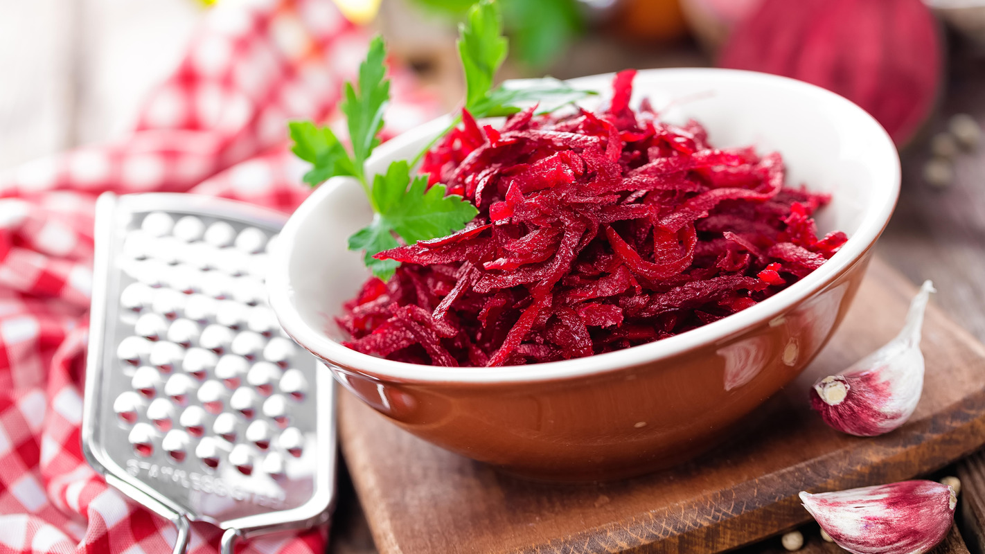 Две минуты — и маринованная свекла украсит ваш стол: идеальная добавка к салатам