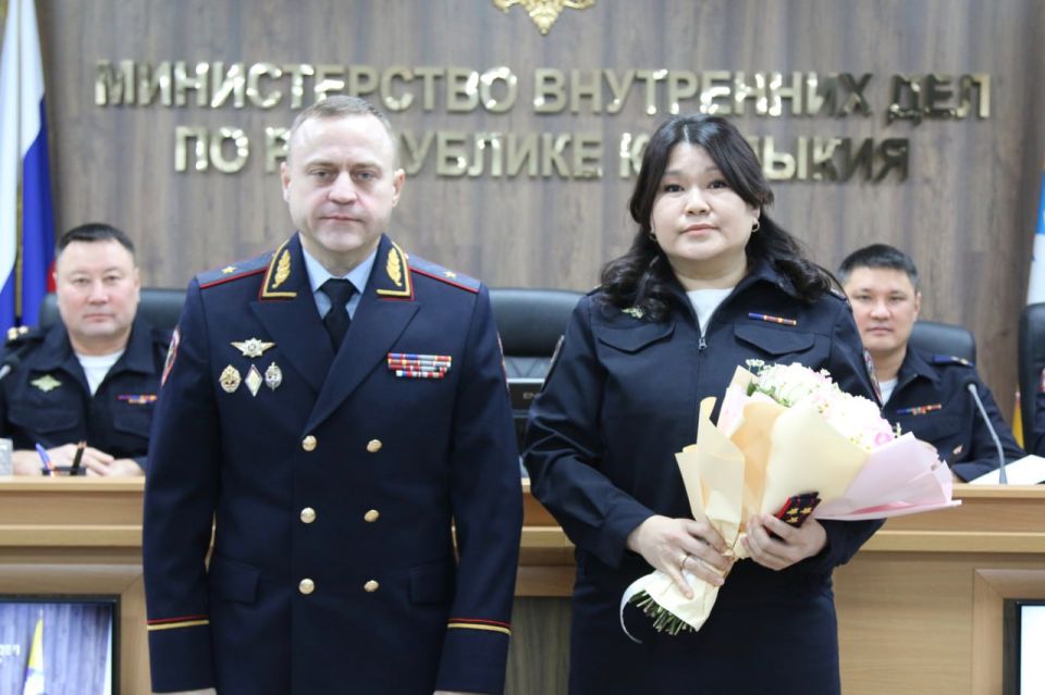 Сегодня на рабочем совещании поздравили коллег с присвоением специальных званий старшего начальствующего состава