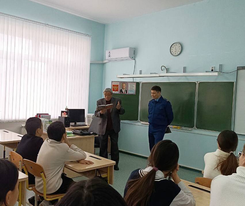 Прокуратура Республики Калмыкия провела лекцию «Герои земляки» Прокуратура Республики Калмыкия провела лекцию «Герои земляки»