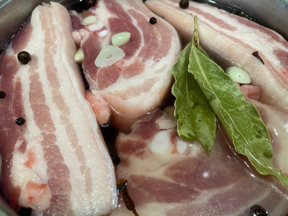 Почему сало после засолки становится «резиновым» — простые приёмы, чтобы вернуть мягкость