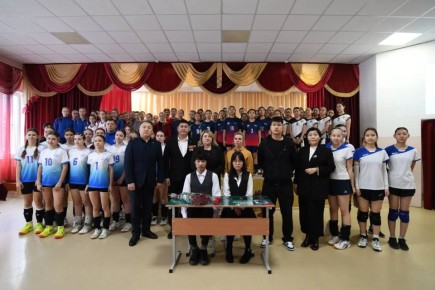 В Элисте, в школе № 18, открыли Парту Героя в память о выпускнике, участнике специальной военной операции Кирилле Первушине