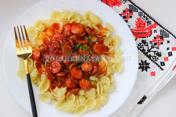 Сосиски в томатной подливе: быстрое и вкусное решение для ужина