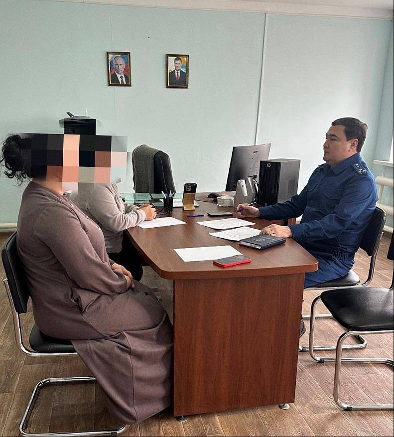 Прокурором Ики-Бурульского района в рамках мобильной приемной проведен прием граждан в п. Светлый