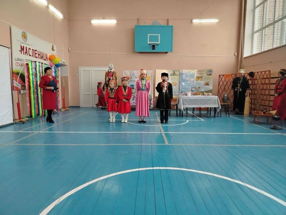 И.о. министра ЖКХ Калмыкии Константин Климентьев сегодня посетил праздничное мероприятие в честь Цаган Сара в поселке Хар-Булук Целиного района по приглашению главы СМО Басанга Оватаева И.о. министра ЖКХ Калмыкии Константин Климентьев сегодня посетил праздничное мероприятие в честь Цаган Сара в поселке Хар-Булук Целиного района по приглашению главы СМО Басанга Оватаева