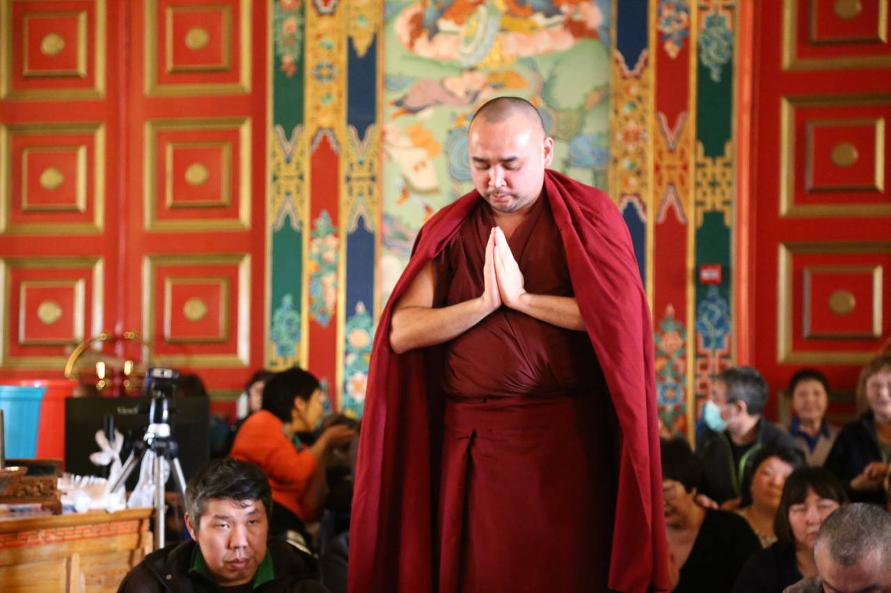 В преддверии национального праздника Цаган Сар в Центральном хуруле Калмыкии прошёл ритуал «урвн хв»