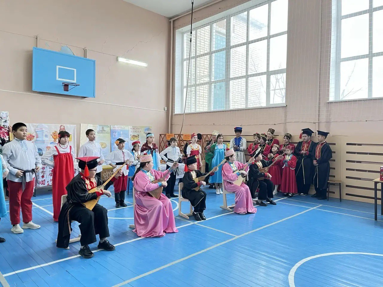 И.о. министра ЖКХ Калмыкии Константин Климентьев сегодня посетил праздничное мероприятие в честь Цаган Сара в поселке Хар-Булук Целиного района по приглашению главы СМО Басанга Оватаева