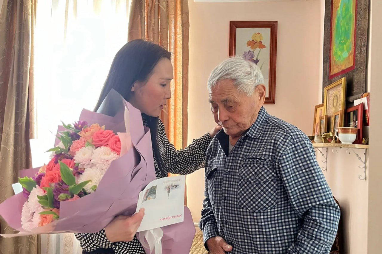 Ветерану труда Игорю Овшиеву из Элисты исполнилось 96 лет Ветерану труда Игорю Овшиеву из Элисты исполнилось 96 лет