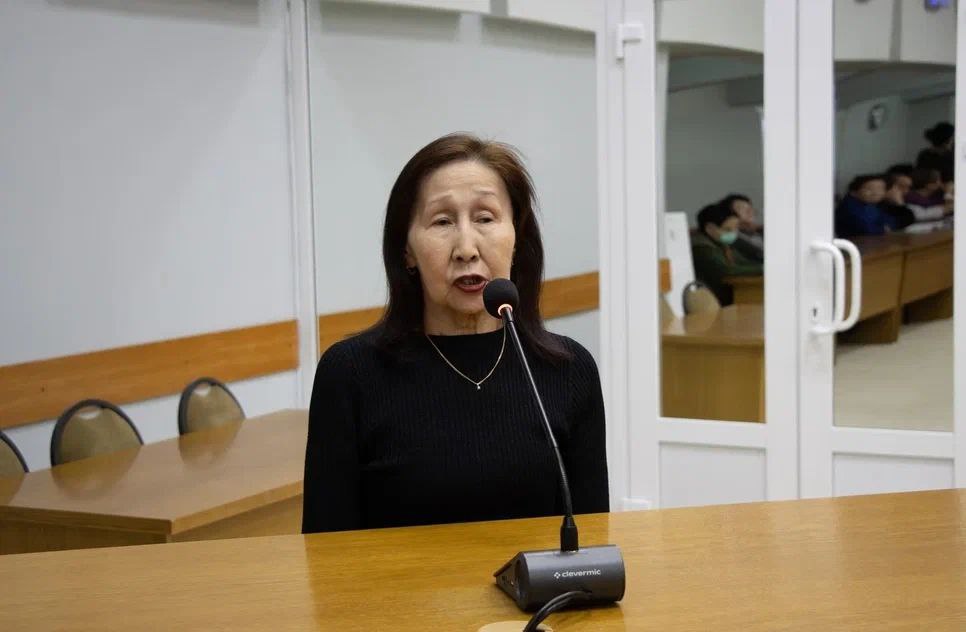 Накануне Международного дня родного языка под председательством Премьер-министра республики Гиляны Босхомджиевой и Шаджин-ламы Калмыкии геше Тензин Чойдака прошло совещание по вопросам сохранения и развития калмыцкого языка Накануне Международного дня родного языка под председательством Премьер-министра республики Гиляны Босхомджиевой и Шаджин-ламы Калмыкии геше Тензин Чойдака прошло совещание по вопросам сохранения и развития калмыцкого языка