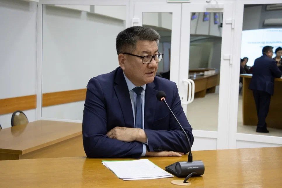 Накануне Международного дня родного языка под председательством Премьер-министра республики Гиляны Босхомджиевой и Шаджин-ламы Калмыкии геше Тензин Чойдака прошло совещание по вопросам сохранения и развития калмыцкого языка Накануне Международного дня родного языка под председательством Премьер-министра республики Гиляны Босхомджиевой и Шаджин-ламы Калмыкии геше Тензин Чойдака прошло совещание по вопросам сохранения и развития калмыцкого языка