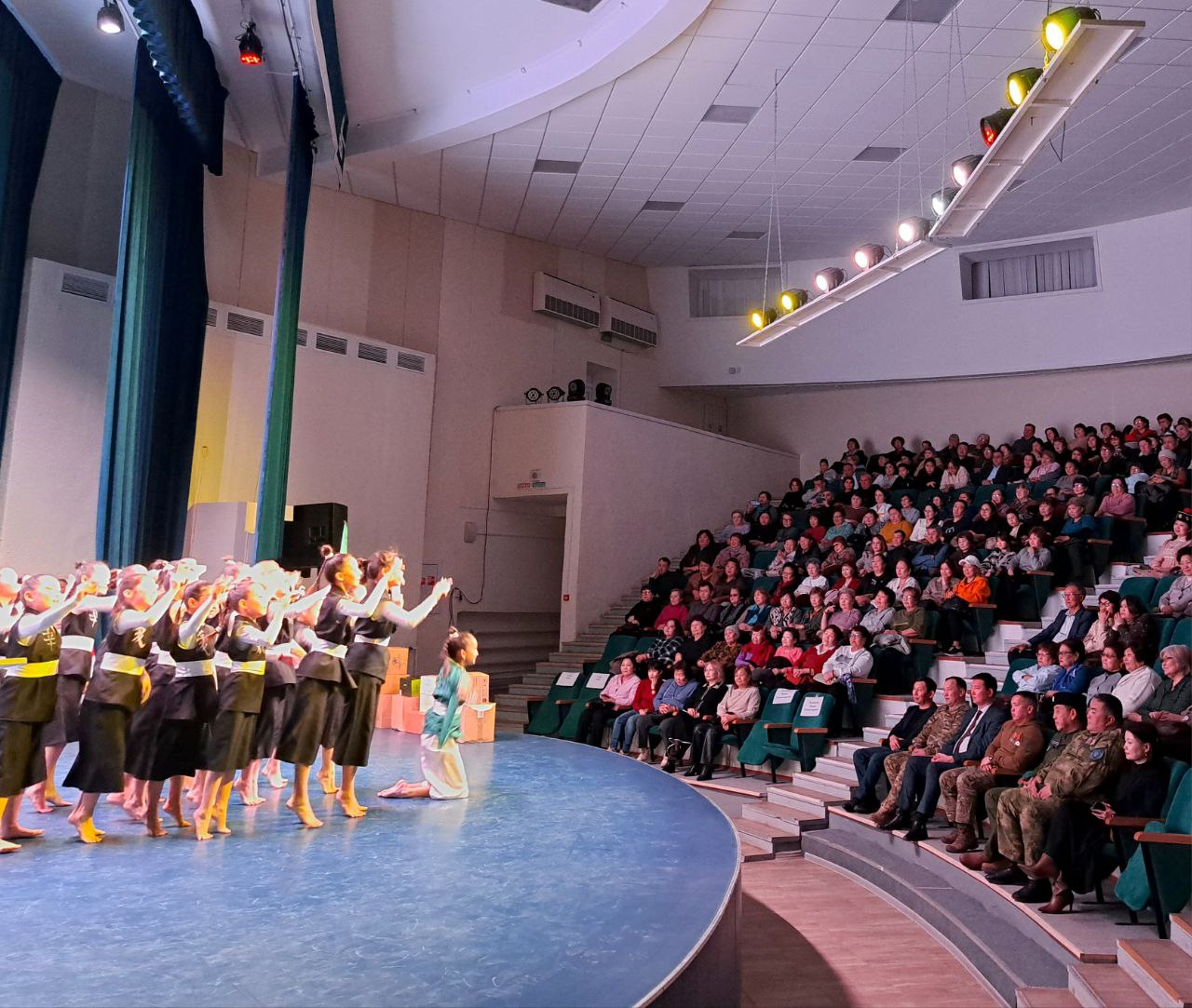 Концерт в поддержку калмыцких солдат Концерт в поддержку калмыцких солдат