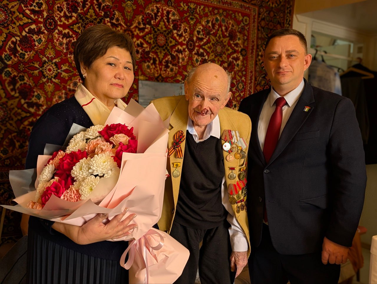 105 лет исполнилось Почётному гражданину Калмыкии Александру Сокальскому 105 лет исполнилось Почётному гражданину Калмыкии Александру Сокальскому