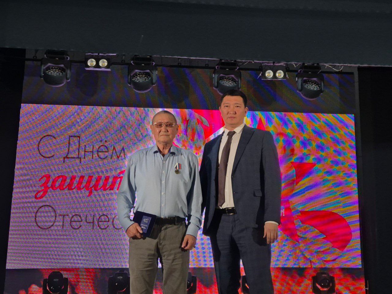 В Юстинском районе состоялось торжественное мероприятие, посвящённое памяти воинов, погибших при исполнении воинского долга В Юстинском районе состоялось торжественное мероприятие, посвящённое памяти воинов, погибших при исполнении воинского долга