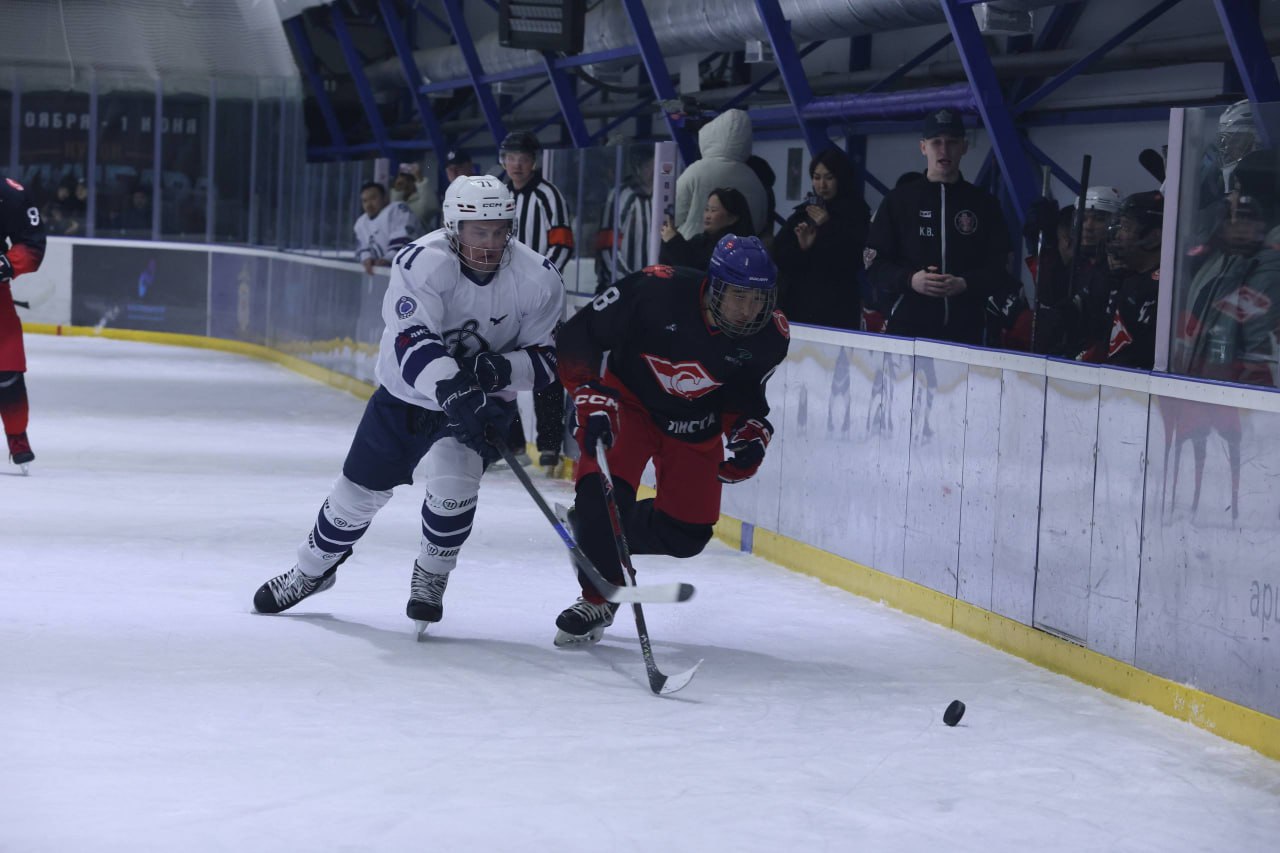 В Элисте проходит хоккейный матч ко Дню защитника Отечества В Элисте проходит хоккейный матч ко Дню защитника Отечества