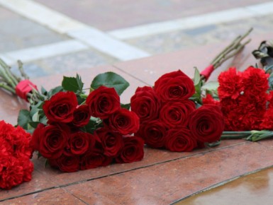 Врио заместителя министра внутренних дел по Республике Калмыкия полковник полиции Александр Борисович Буваев принял участие в торжественной церемонии возложения цветов на мемориальном комплексе героев Гражданской и Великой...