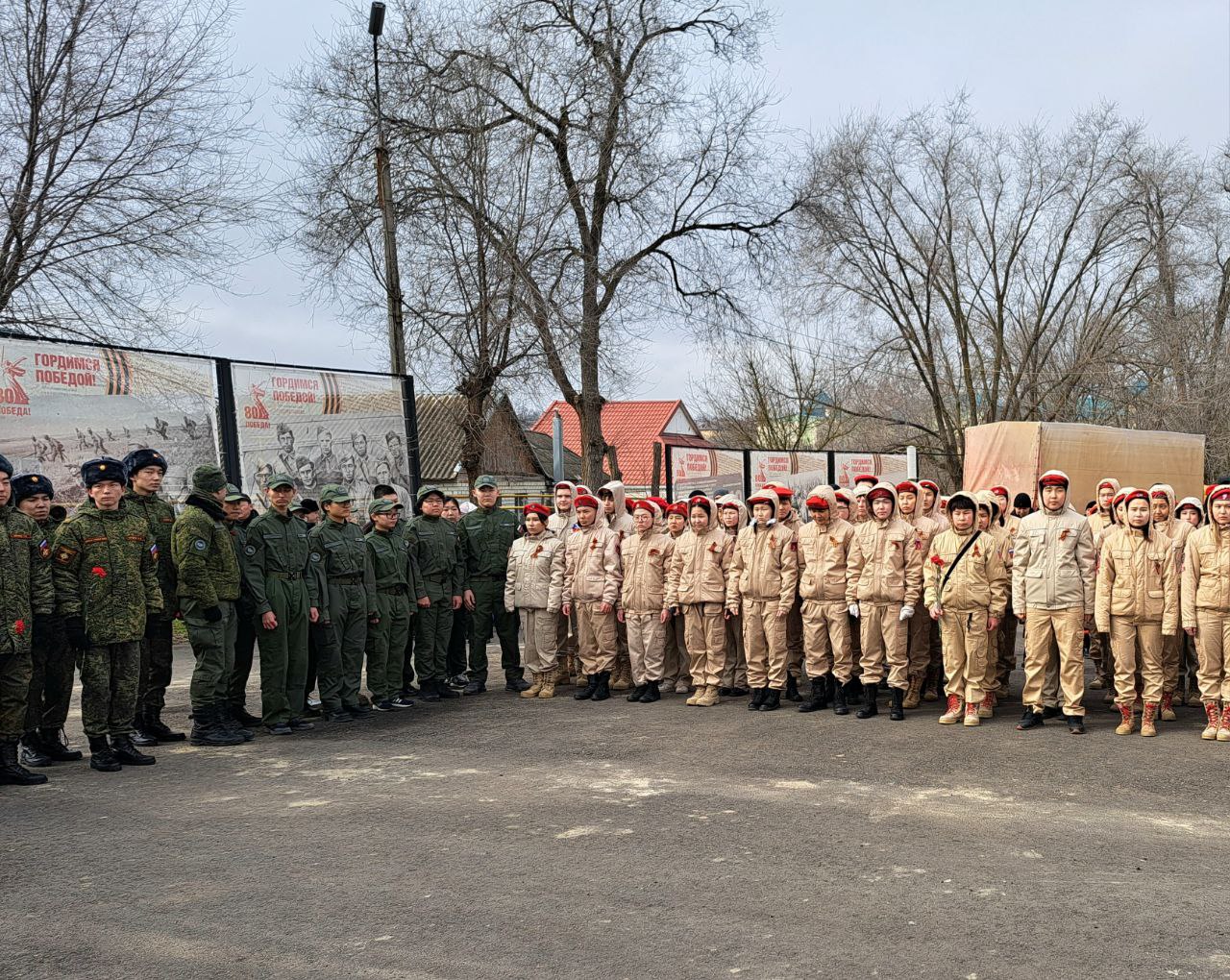 Дань уважения героям. В День защитника Отечества спикер регионального парламента Артем Михайлов принял участие в торжественной церемонии возложения цветов к Вечному огню в г. Элисте Дань уважения героям. В День защитника Отечества спикер регионального парламента Артем Михайлов принял участие в торжественной церемонии возложения цветов к Вечному огню в г. Элисте