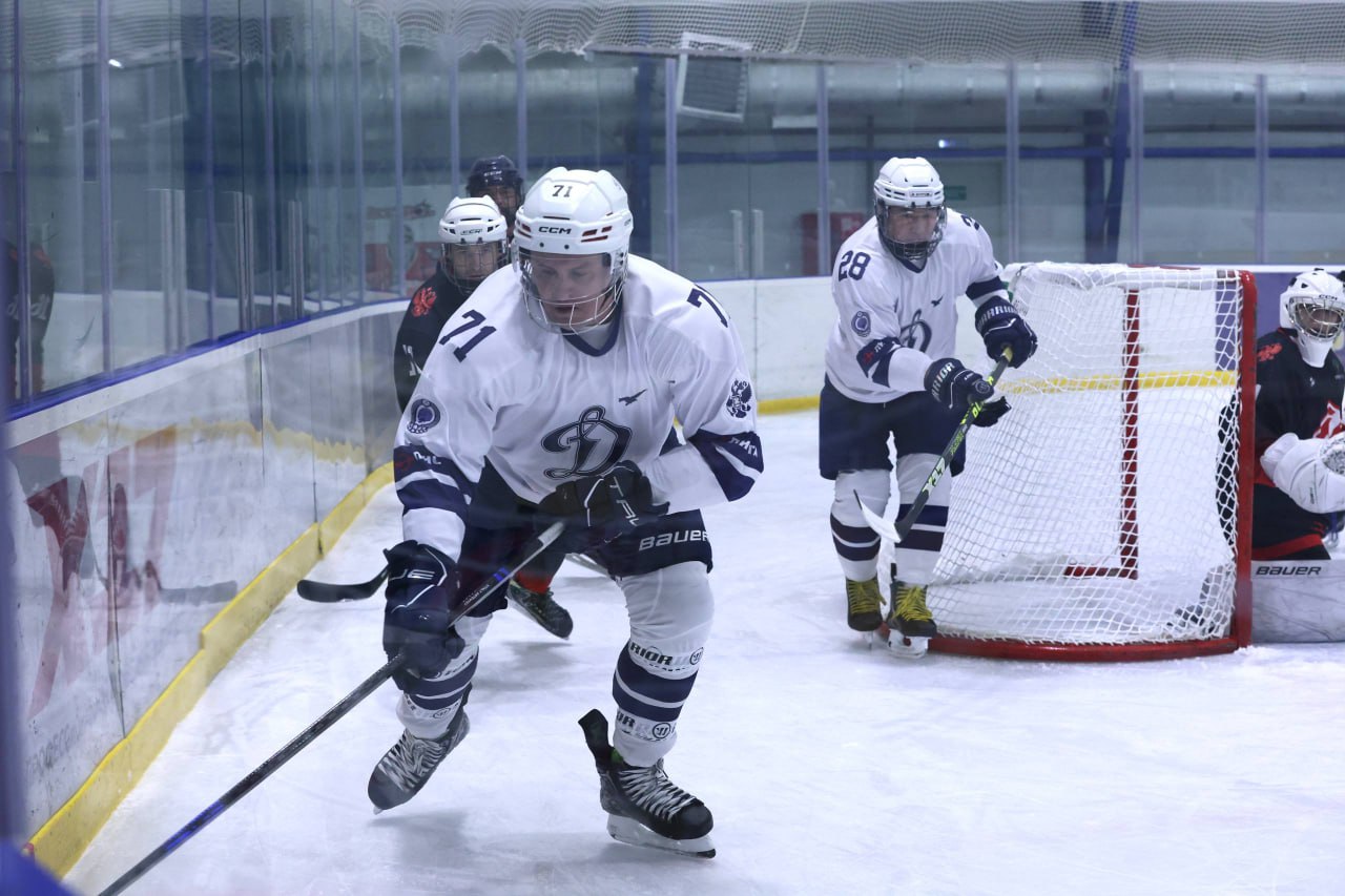 В Элисте проходит хоккейный матч ко Дню защитника Отечества В Элисте проходит хоккейный матч ко Дню защитника Отечества