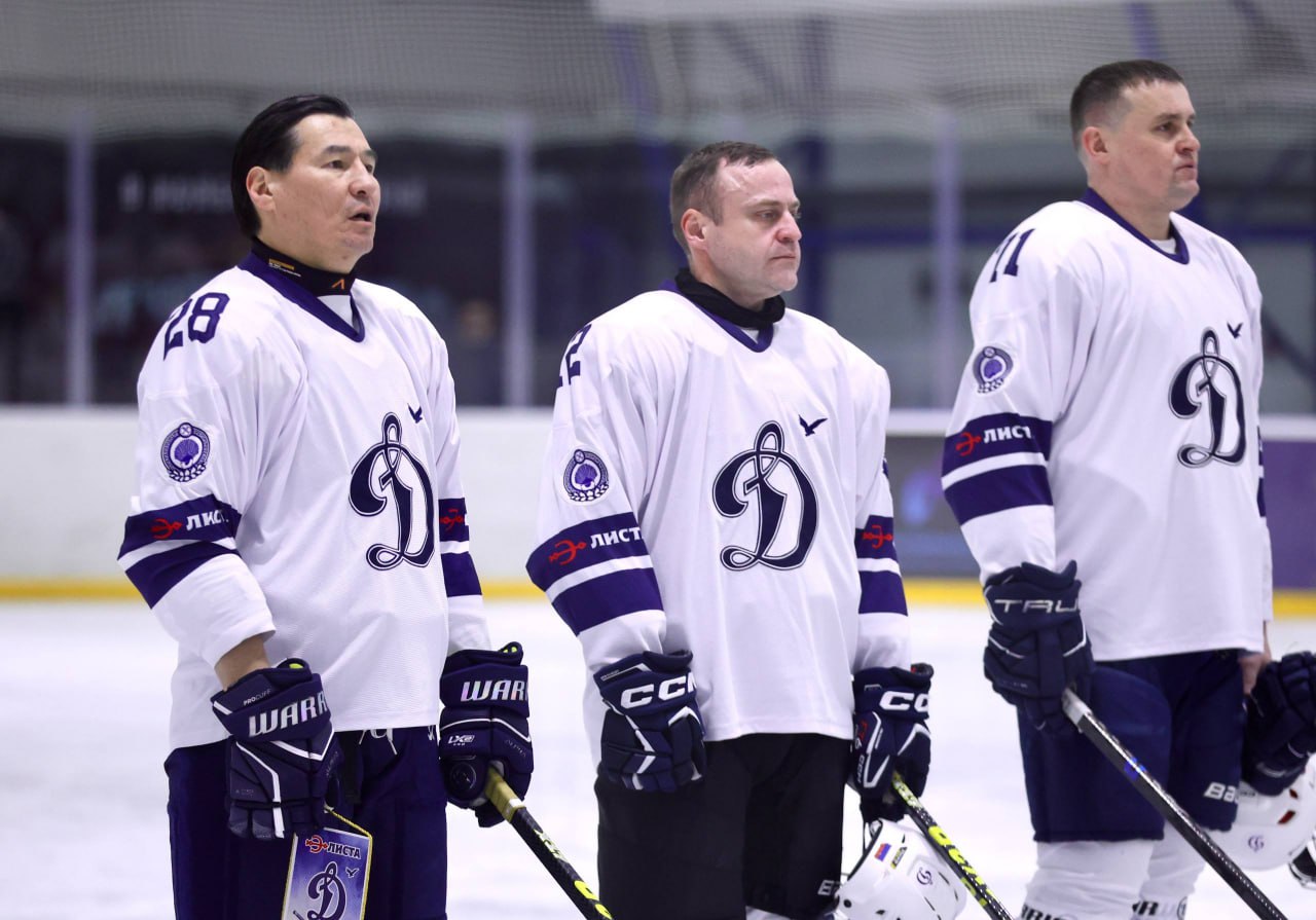 В Элисте проходит хоккейный матч ко Дню защитника Отечества В Элисте проходит хоккейный матч ко Дню защитника Отечества